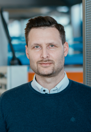 ANDRAS KOMUVES